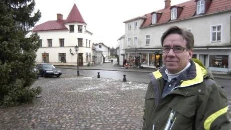 Ulf Lindholm är projektledare för Nya Gamleby. Allt började med diskussioner om en skylt vid E 22 men blev istället ett mijlonprojekt där alla handelsanställda och köpmän i Gamleby deltar. Foto: Hans Brandin