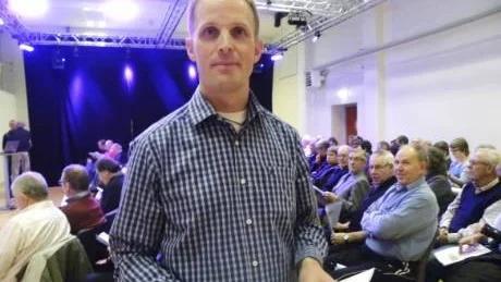 Skatteinformatör Fredrik Boltmar på skatteverket i Västervik gick igenom skatteregler för ideella föreningar på en träff på tisdagskvällen i Mejeriet. Cirka 100 personer hade mött upp till mötet.