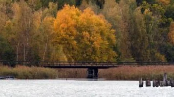 Träbron vid Stäket i Gamleby ska förstärkas så att den kan öppnas för personbilstrafik. Om allt går enligt planerna kan den öppnas om ett par veckor.
