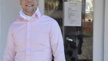 Under skärtorsdagen öppnade Almviks Café på nytt. Daniel Brangö är ursprungligen från Stockholm och har många planer för framtiden.