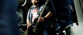 Västerviksband uppträder tillsammans med Entombed