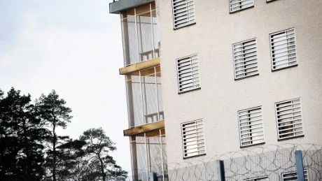 Kriminalvården får extra pengar för att satsa på förebyggande åtgärder bland våldsamma män och kriminella unga. Arkivfoto: Ola Axman