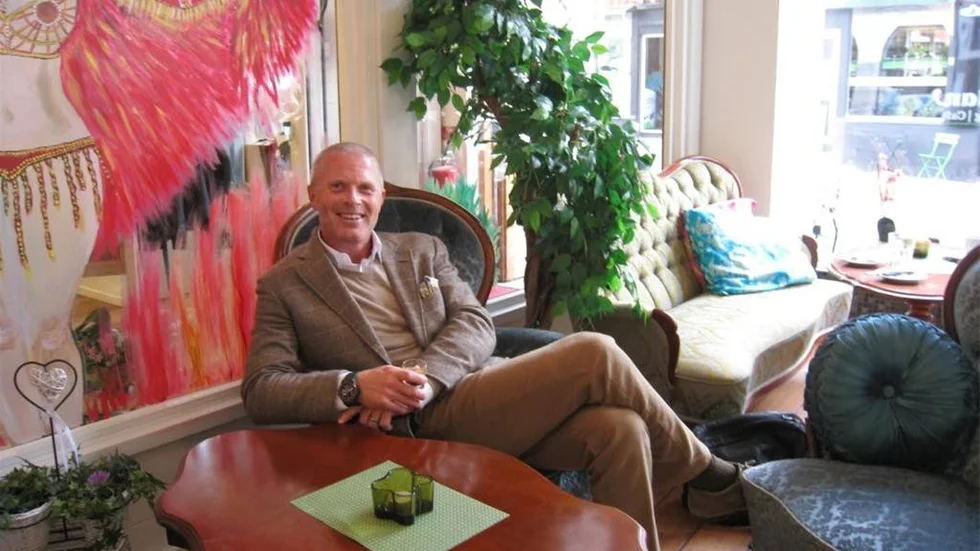 Ken Strand besökte Västervik på tisdagen för att tillsammans med byggprojektledare och fastighetsägare diskutera med bland andra kommunledningen om planerna för det före detta Åhlénshuset.