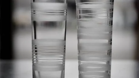 Raka champagneglas som även kan användas som vanliga vattenglas i serien Slowfox för Orrefors.