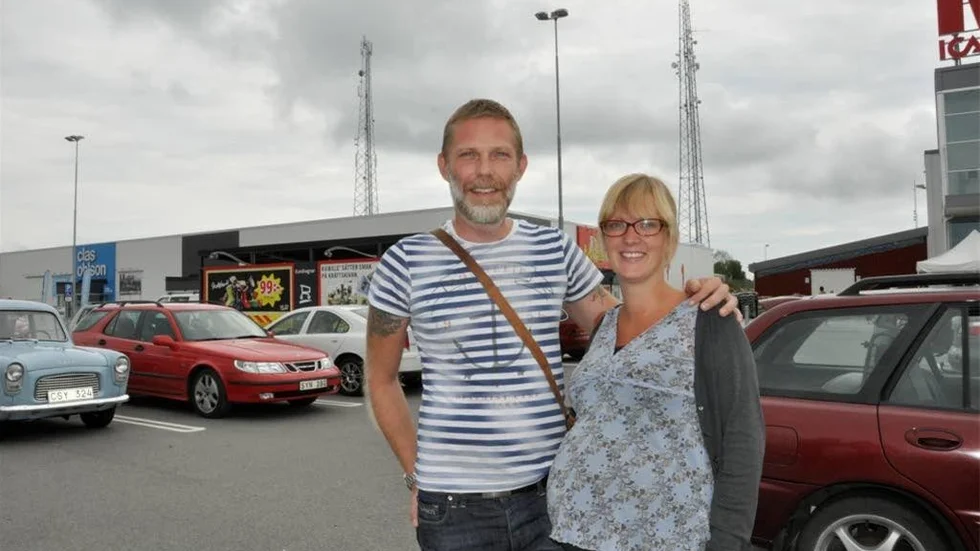 Fredérick Lindström och Matilda Markskog från Västrum säger att de är ganska lojala som kunder och handlar även sällanköpsvaror på hemmaplan. De handlar både i centrum och i utkanten av staden.