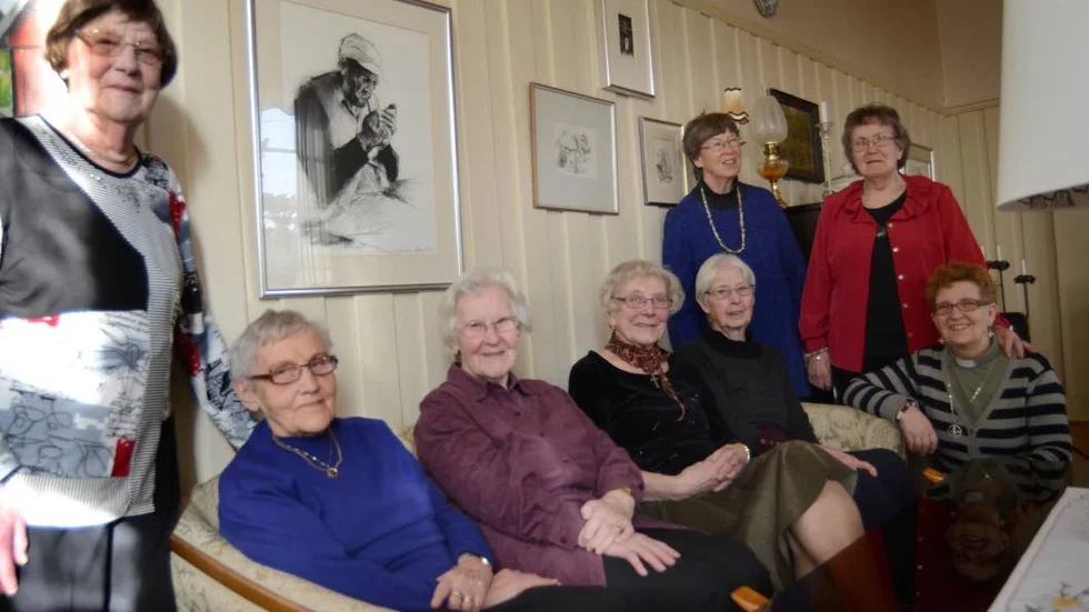 Hela syföreningen samlad, för sista gången. Från vänster Anna-Greta Henriksson, Ingegärd Andersson, Ing-Britt Wilén, Iris Lindersson, Etty Johansson och stående bakom Ragnhild Greek och Sara Nilsson samt Ingela Manfred Astvall, diakon.