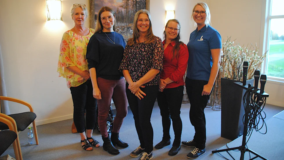 Arjeplogs kvinnliga politiker som deltog i samband med Ladies Night på hotell Lyktan. Från vänster Madelene Aheinen Westerlund (FIA), Sigrid Granström (V), Laila Lundgren Sundström (C), Åsa Larsson (S) och Sara Dahlberg (L).