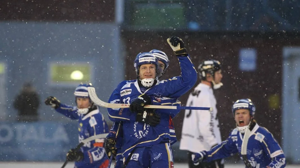 Patrik Spångberg gav IFK ledningen i första halvlek men Gripen gjorde fyra raka mål innan hemmalaget fixade en fin upphämtning.