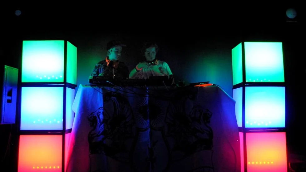 Neo & Elias var två av flera DJ:s som uppträdde.