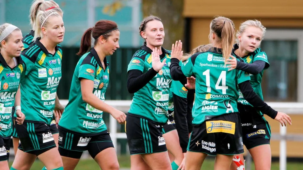 ESK jubel efter att Cheyenne Spade kvitterat på stopptid.