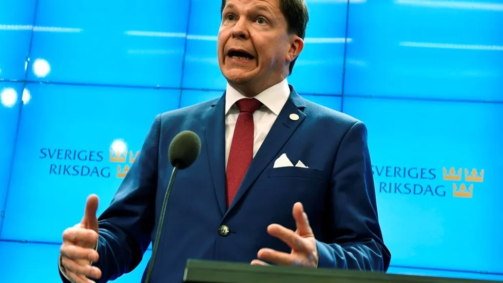 Läget är låst  efter talmannen Andreas Norléns första partiledarsamtal. En pragmatisk inställning till samarbete kan ge regeringsmakten.
