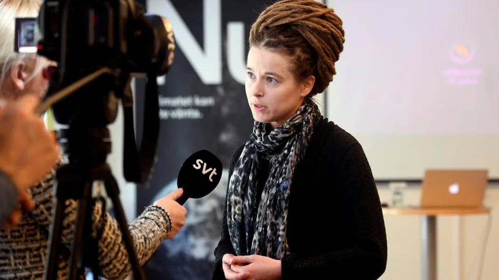 Partisekreterare. När Miljöpartiets partisekreterare Amanda Lind presenterade partiets valstrategi pekade ut hon Moderaterna som huvudmotståndare, på grund av deras problembeskrivning, politik och vision för Sverige.