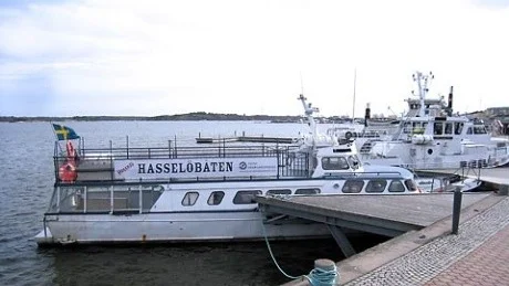 Nu är det vår i Västervik. Vid Skeppsbrokajen ligger turbåtarna och väntar på sommaren.