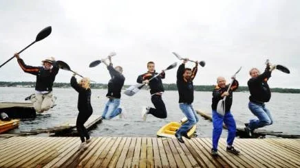 Jublande kanotister från WKK: Fredrik Bengtsson, Emma Ask, Joakim Thorn, Adam Ask, Peter Ask, Anders Levihn och Cecilia Åsberg.Foto: Ellen Nielsen-Kindstrand