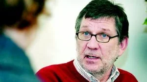 Substans. "Det finns ju substans i det här, det är ingen tvekan, men nu utsåg man en syndabock och det känner sig många upprörda för," säger personalkonsulenten Göran Fuchs. Han säger att han har en känsla av att de flesta på barn- och utbildningskontoret inte ställer sig bakom den bild som VT förmedlat där kritiska medarbetare rensas ut från barn- och utbildningskontoret.Foto: Anders Steiner