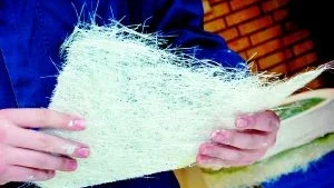 Glasfiber. En bit av en glasfibermatta.