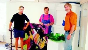 Utställare på Galleri F i Gamleby. Från vänster, Kristian Hedell, Fredrik Eliasen och Leif Hauge.