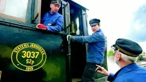 Ånglok. Herbert Pallberg, Ove Danneskog och Thomas Borum har precis kommit med ånglok från Ankarsrum och nu ska de förbereda loket för nästa tur. Foto: anders steiner