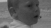 Vi vill fira Zebulon Asklöf som fyller fem år. Vi som grattar är morfar, mormor, pappa, mamma, Maria, Tomas, kusinerna Rebecka och Johanna.