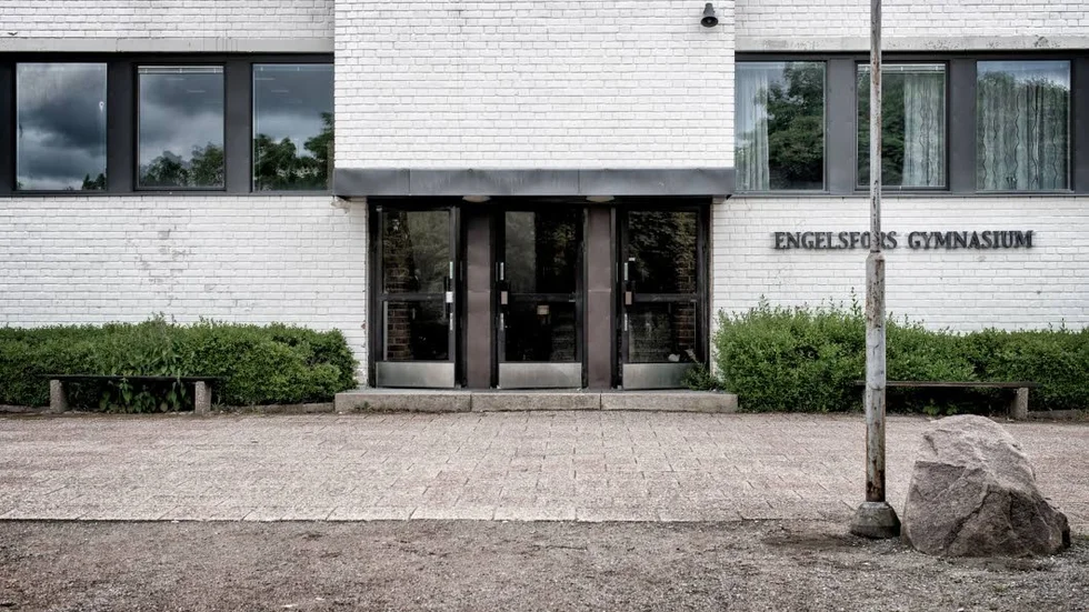 Engelsfors gymnasium ser nog ut som vilken svensk skola som helst. Men skenet bedrar ...