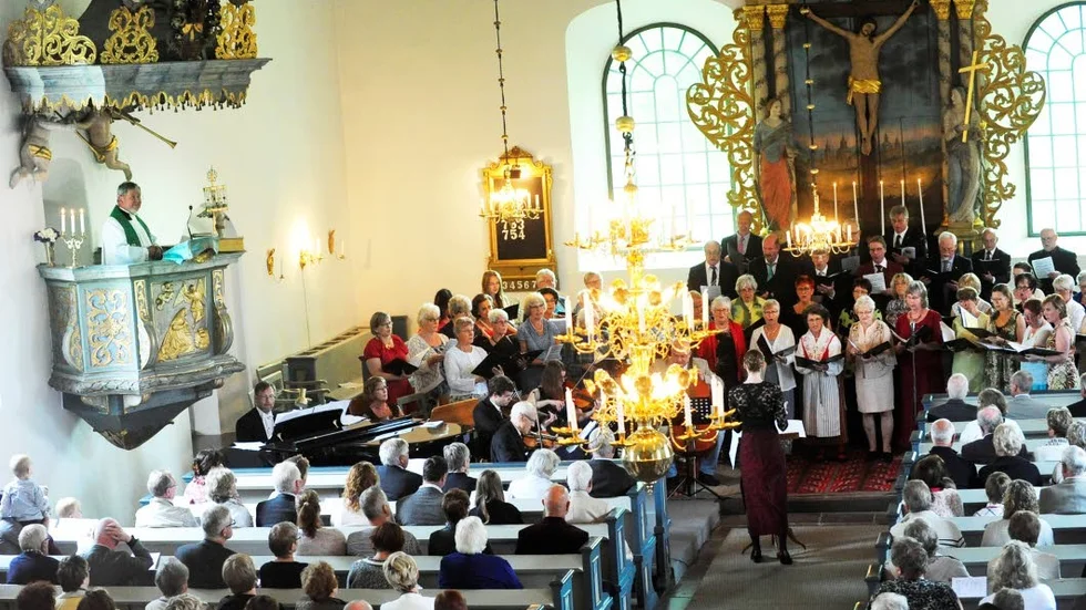 Hallingeberg kyrka var full när Claes-Göran Thorell avtackades under söndagens gudstjänst.
