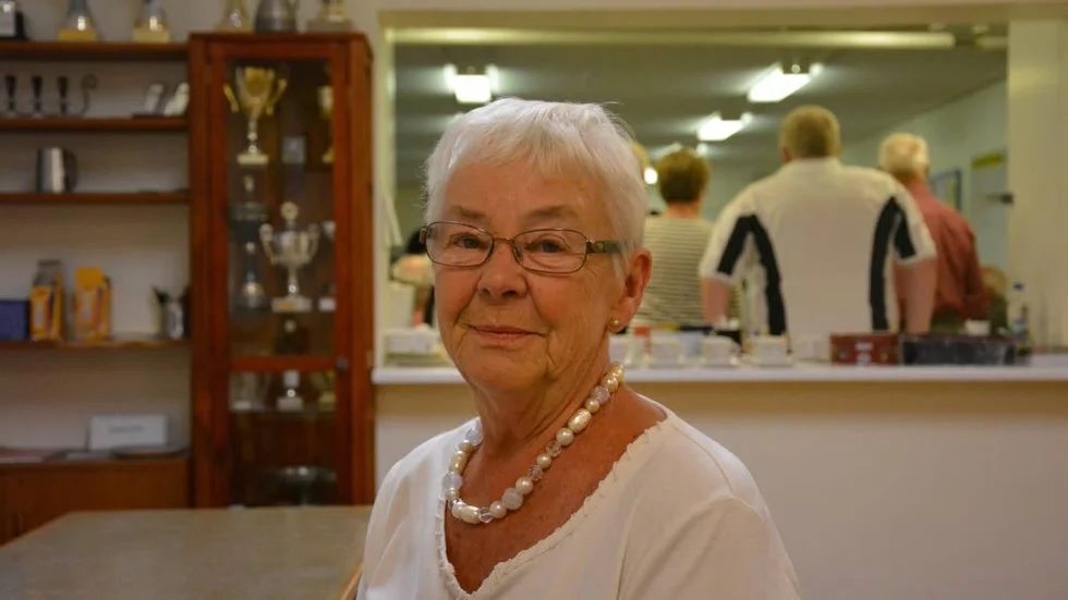 Hängiven. Elisabet Eriksson har spelat bridge sedan hon kom till Västervik i början av 1960-talet.