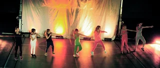 Dansare intog sporthallen