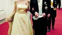 Carl Johan Bernadotte och hans hustru Gunnila brukar delta i kungliga program några gånger varje år. Bilden är från danske prinsen Frederik och hans australiensiska hustru Mary Donaldsons bröllop.Foto: Toni Sica/Scanpix