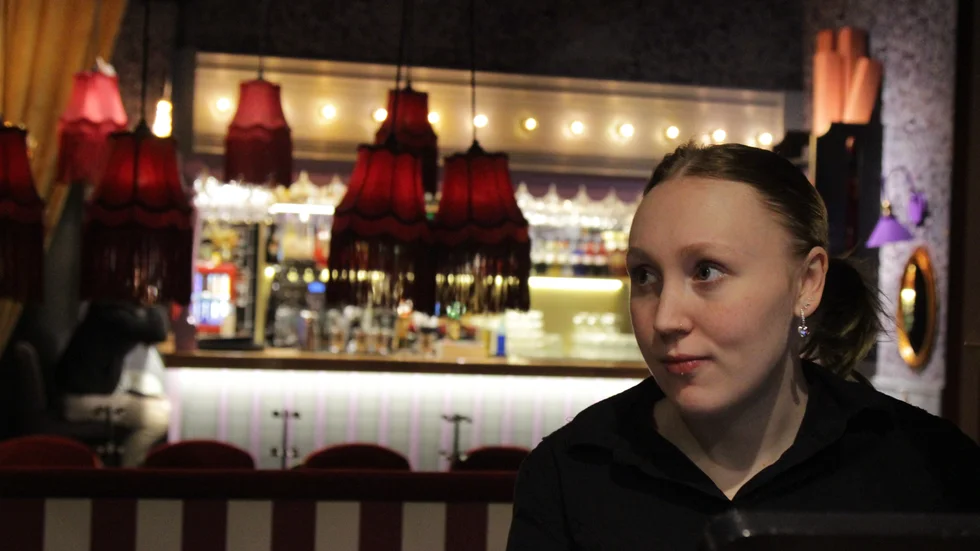 Ida Ahlqvist jobbar på Pinchos. Även om hon i regel inte tar emot beställningar och serverar mat menar hon att det är höga krav på att vara social och välkomnande gentemot gäster. "Man ska vara utåt", förklarar hon.