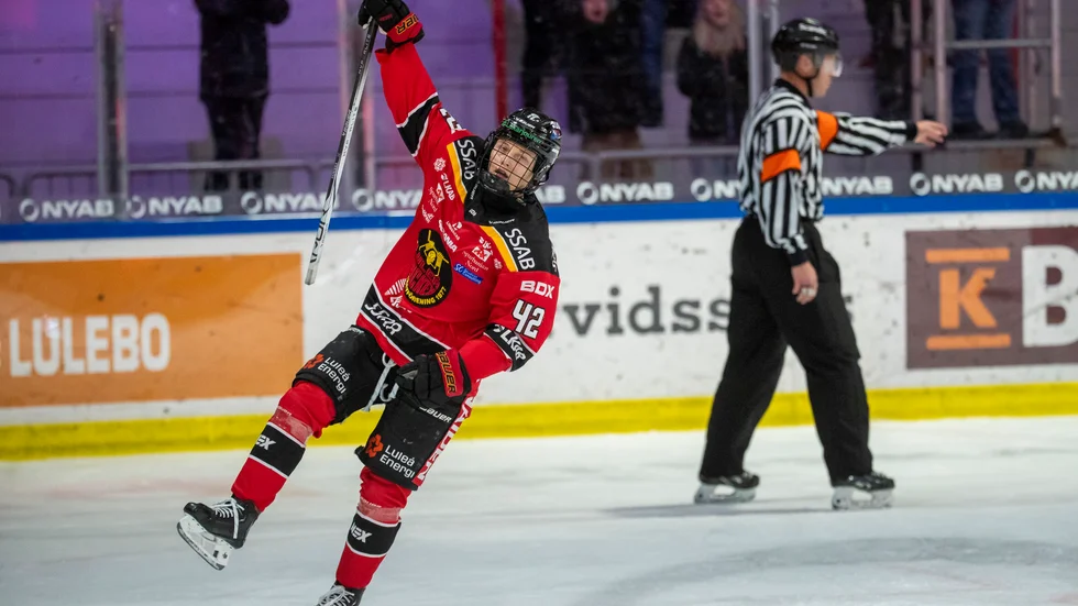 Viivi Vainikka drog igång comebacken mot Leksand. Som vanligt gjorde hon mål i boxplay i tredje perioden mot dalmasarna.
