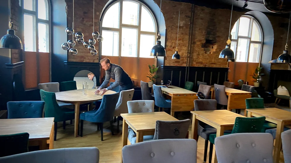 Andreas ”Andy” Hanna ska öppna restaurangen Brunnsgatan fyrtioett i Crazy cows gamla lokaler, som ligger på just Brunnsgatan 41.