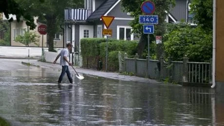 Klintehamn 29 juli. Regnet flöt på Norra Kustvägen under fredagsmorgonen.Foto: Bo Göran kristoffersson