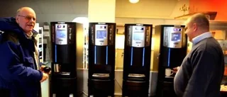 Kaffedrickare tar blylarmet med ro