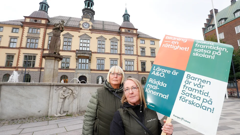 Sveriges lärares Cecilia Rahbeck Nöhr och Pernilla Holmqvist ifrågasätter kommunens satsning på bland annat lärarlöner. Inför 2023 beräknades det att grund- och särskolan saknade 62 miljoner kronor. I efterhand sköt majoriteten till 43 miljoner kronor för att minska underskottet. Hur mycket pengar skolan får nästa år är ännu oklart. Men majoriteten (S+M) är överens om att skolan är en prioriterad fråga i det pågående budgetarbetet inför 2024.