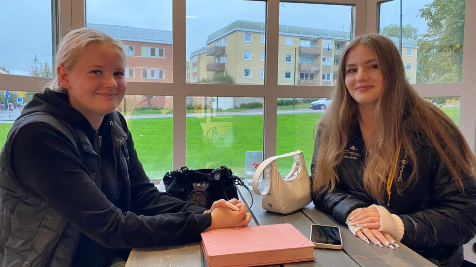 Jasmina Koskela och Nina Zaya tävlar ihop i finalen som kommer att ske på Multeum mellan klockan halv fem och sju på fredagen den 6 oktober.