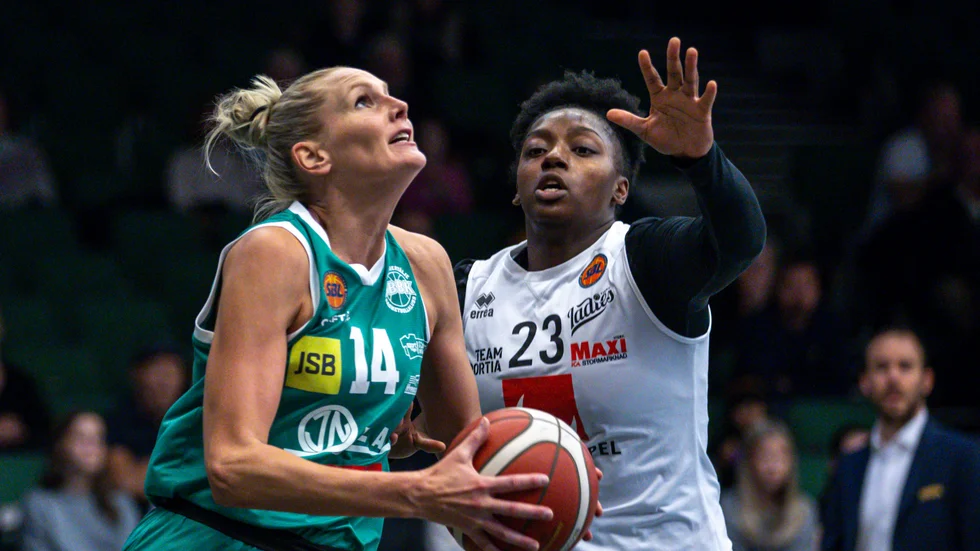 LaShayna Wright-Ponder slet, men hade det tufft mot stjärnor som Louice Halvarsson.