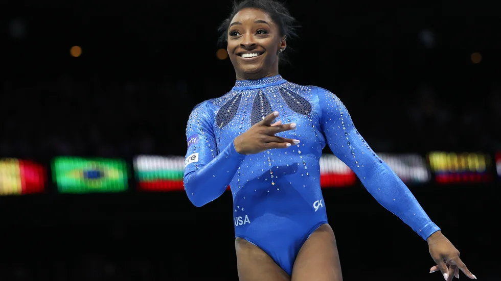 Simone Biles var i en klass för sig i fredagens mångkampsfinal i VM i artistisk gymnastik.