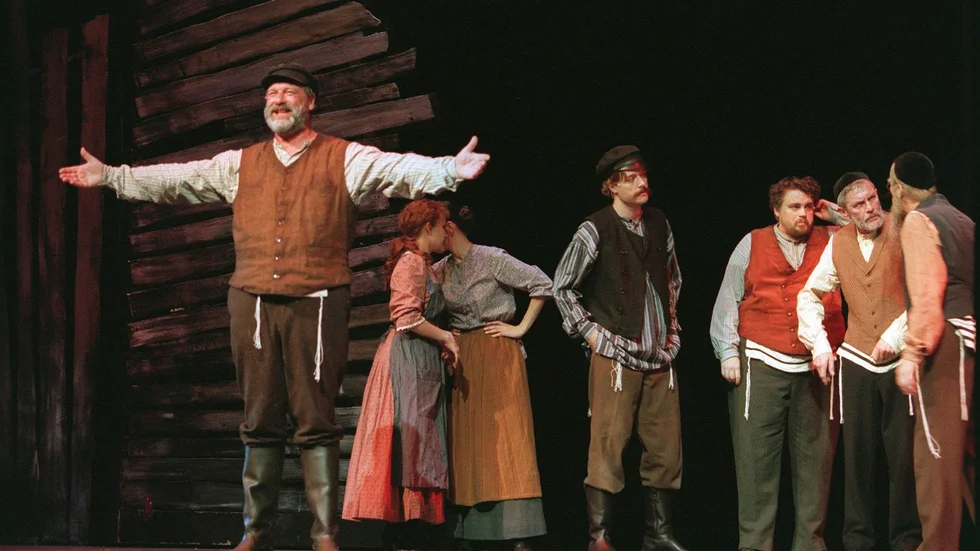 "Fiddler on the Roof" is a classic from 1964 that has been staged all around the world. The picture is from Stadsteatern's production with Tomas Bolme and Ulla Skoog in the leading roles.
