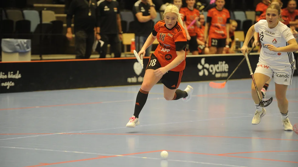 Matilda Lindström på jakt efter bollen. Onyx fick jaga i underläge matchen igenom mot Linköping.
