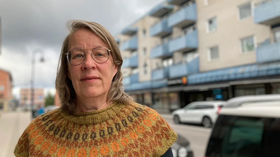 Lena Sjötoft (V), ledamot i socialnämnden i Gällivare kommun,   oroas över uppgifterna att konsulter som varit inblandade i LVU-skandalen i Älvsbyn enligt uppgift får uppdrag i Gällivare. (Arkivbild)