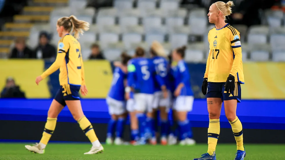 Sveriges lagkapten Caroline Seger deppar efter Italiens ledningsmål. Matchen i Malmö slutade 1–1 efter en sen kvittering genom Linda Sembrant.