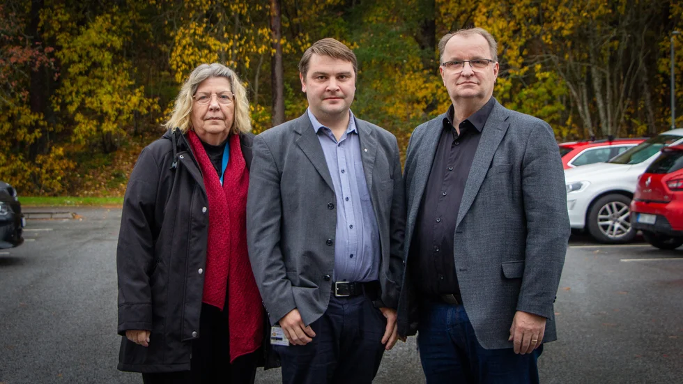 Dystra siffror. Tuula Ravander (S), Martin Sjölander (M) och Anders Eksmo (KD) presenterade sin strategiska plan med budget för åren 2024–2026 på tisdagen.