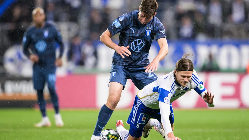  Lasse Berg Johnsen trycker ned Arnor Traustason.