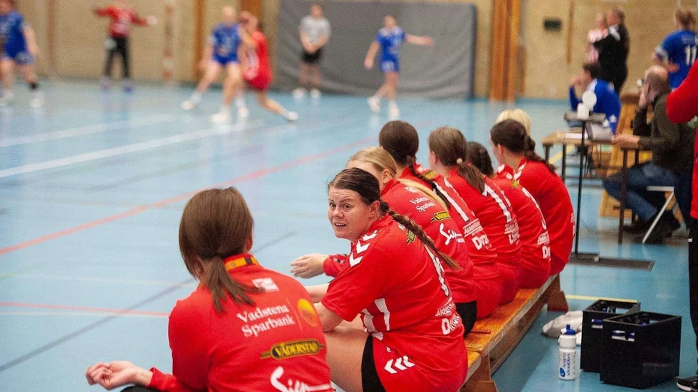 Vadstena HF hade inga större bekymmer med Nyköping. VHF körde över sörmlänningarna med siffrorna 30-10.