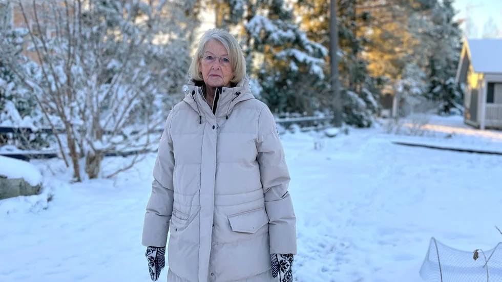 Eva Gustafsson är trött på att få sin trädgård förstörd av vildsvinen och har flertalet gånger vänt sig till kommunen.