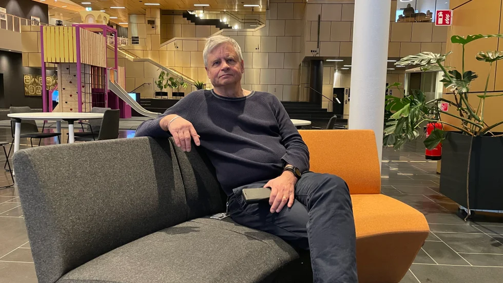 Gert Mörtvik, verksamhetsstrateg på Kiruna stadshus. Nyss var här byggställningar för åtgärder som görs av byggföretaget kring fuktproblematiken i huset. 