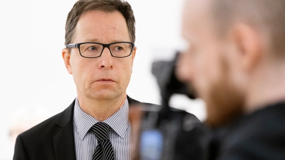 Rättens ordförande, lagmannen Lars Holmgård, vid en pressträff i Uppsala tingsrätt under onsdagen, efter att dom meddelats i det uppmärksammade mordet i Hjälstavikens naturreservat i mars i år.