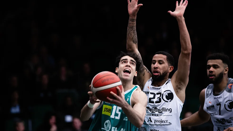 Marcus Tyus kunde inte slutföra matchen mot Södertälje, dagen efter visar det sig att han har en fraktur i handen. 