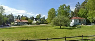 41-åring ny ägare till fastigheten på Ellstavägen 1 i Knutby - prislappen: 1 795 000 kronor