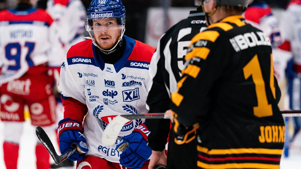 Niclas Burström var på torsdagskvällen tillbaka i Skellefteå Kraft arena där han åkte på en tung snyting. 